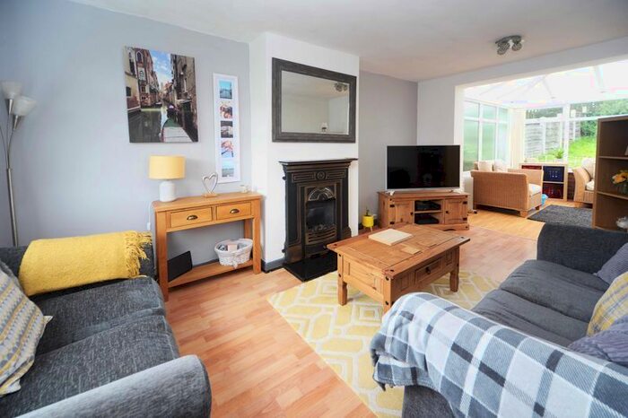 2 Bedroom Mews To Rent In Windsor Drive, Dukinfield, SK16