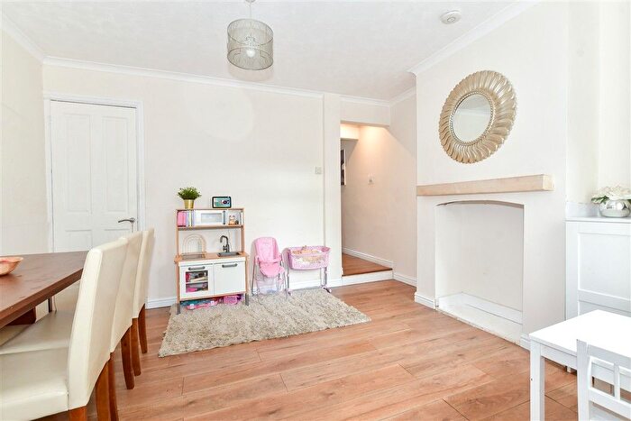 2 Bedroom Terraced House For Sale In Malling Road, Snodland, Kent, ME6
