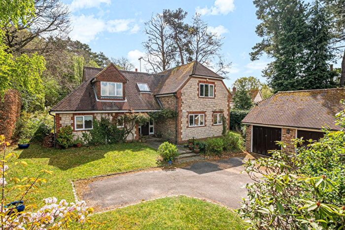 4 Bedroom Detached House For Sale In Heather Way, Storrington, RH20