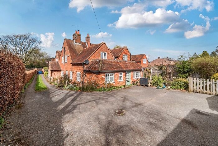 3 Bedroom Semi-Detached House For Sale In Well Road, Crondall, Farnham, GU10