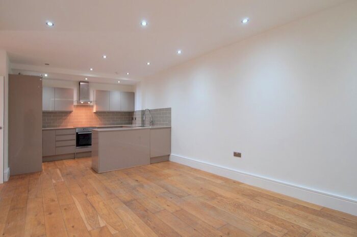 2 Bedroom Flat To Rent In - Upper Mulgrave Road, Cheam, Surrey, SM2