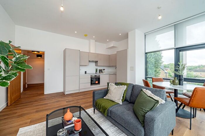 1 Bedroom Flat To Rent In Lakeside Close, Staines-Upon-Thames, TW18