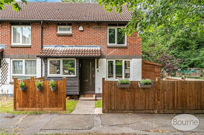 1 Bedroom End Of Terrace House For Sale In Overthorpe Close, Knaphill, Woking, Surrey, GU21