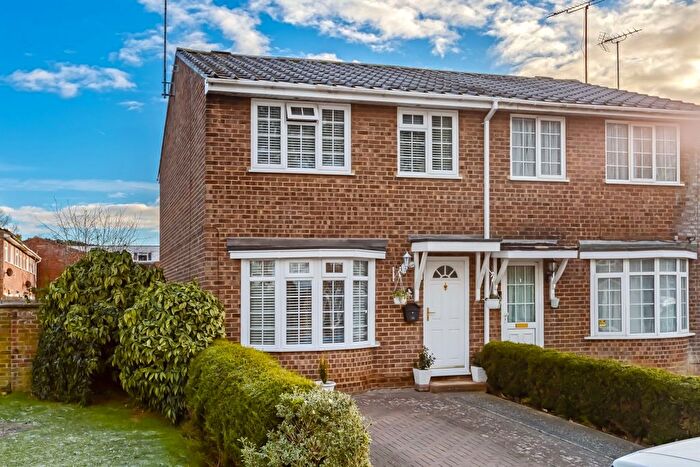 3 Bedroom Semi Detached House For Sale In Timberleys, Littlehampton, BN17