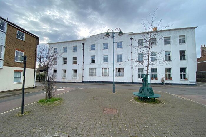 2 Bedroom Flat For Sale In High Street, Deal, CT14
