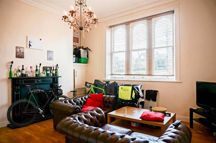 2 Bedroom Apartment To Rent In Otley Road, Leeds, LS6