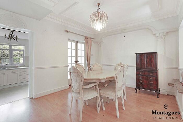 2 Bedroom Cottage For Sale In High Street, Epping, CM16