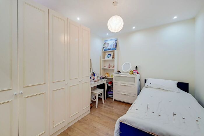 4 Bedroom Semi-Detached House To Rent In Highfield Road, Acton, W3