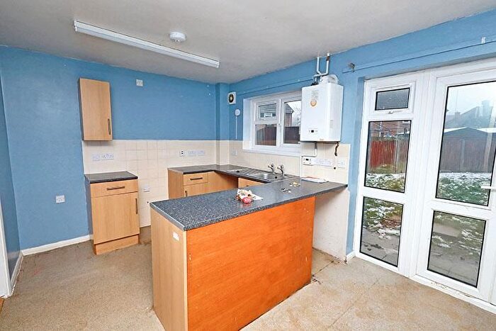 2 Bedroom Semi-Detached House For Sale In Poolside Close, Banbury, OX16