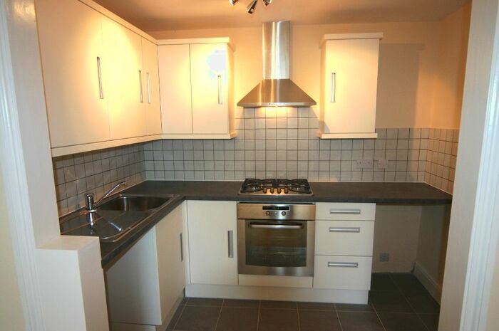 2 Bedroom Flat To Rent In Tollington Park, London, N4