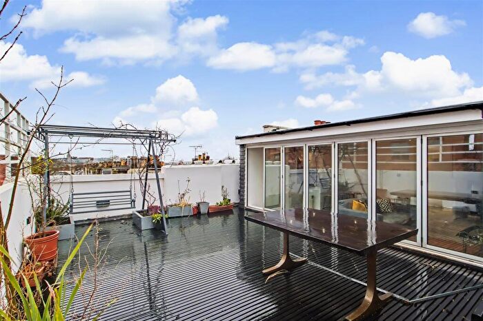 2 Bedroom Apartment To Rent In Abbey Road, West Hampstead, London, NW6