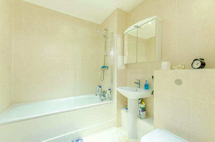 1 Bedroom Flat For Sale In New Festival Quarter, Poplar, London, E14
