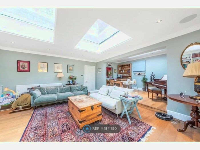 3 Bedroom Flat To Rent In Nassington Road, London, NW3