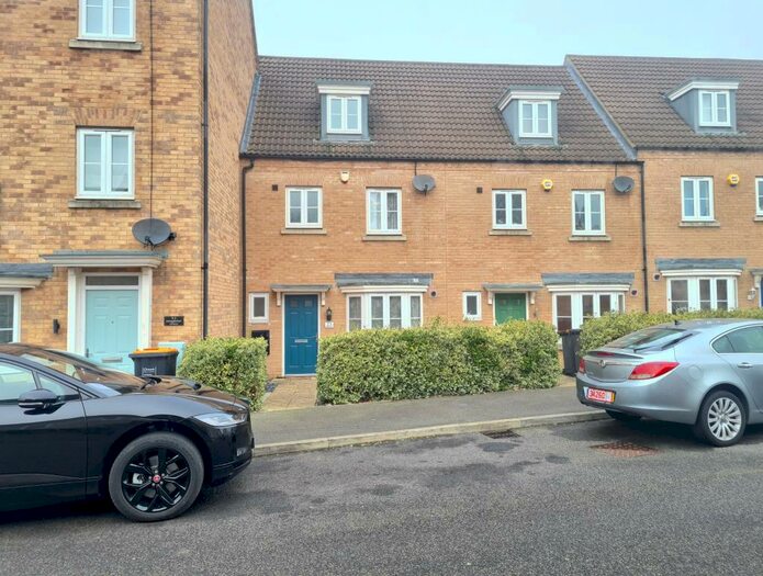 4 Bedroom Town House To Rent In Kingfisher Drive, Leighton Buzzard, LU7