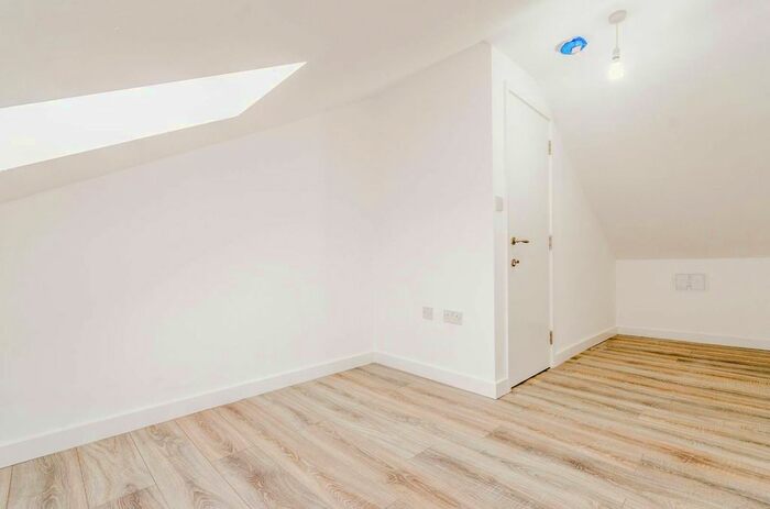 2 Bedroom Flat To Rent In Courcy Road, Hornsey, London, N8