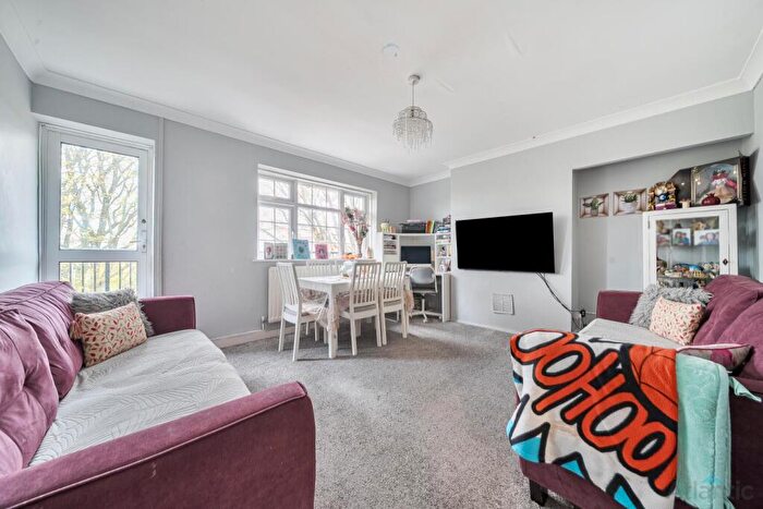 2 Bedroom Flat For Sale In The Poplars, Southgate, London, N14