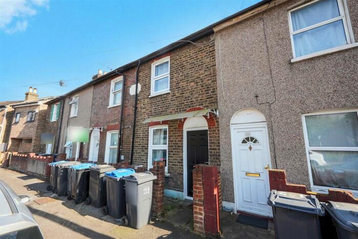 2 Bedroom Cottage To Rent In Holmesdale Road, Croydon, CR0