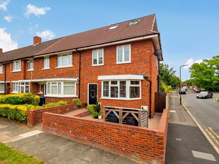 3 Bedroom End Of Terrace House For Sale In Brenley Close, Mitcham, CR4