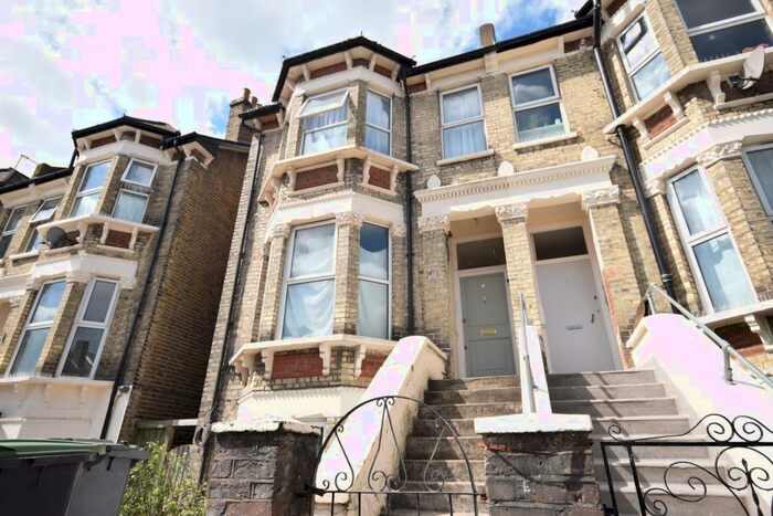 2 Bedroom Flat To Rent In Beechfield Road, Catford, SE6