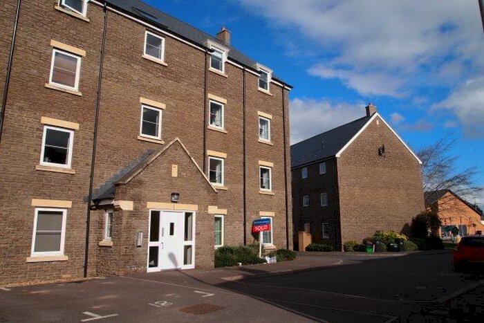 2 Bedroom Property To Rent In Station Road, Taunton, TA2