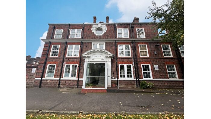 2 Bedroom Flat For Sale In Cleverly Estate, Wormholt Road, Shepherd's Bush, London, W12