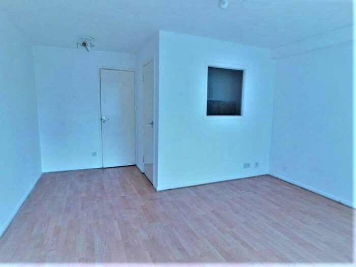 Studio To Rent In Salem Place, Northfleet, Gravesend, DA11