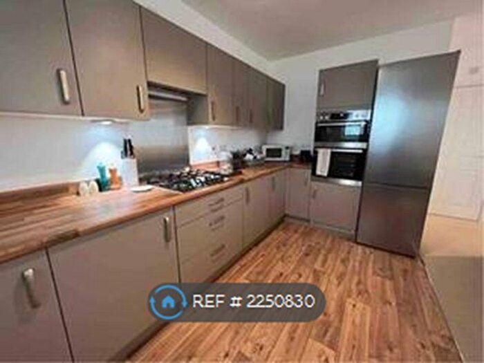 2 Bedroom Flat To Rent In George Holmes Way, Bristol, BS16