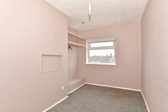 1 Bedroom Flat For Sale In Alma Road, Sheerness, Kent, ME12