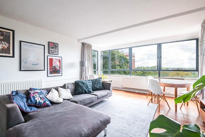 2 Bedroom Flat To Rent In Grenville Court, SE19