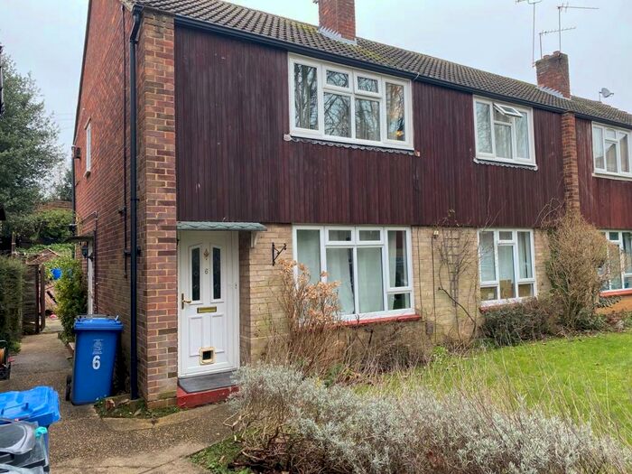 2 Bedroom Maisonette To Rent In Langton Close, SL6