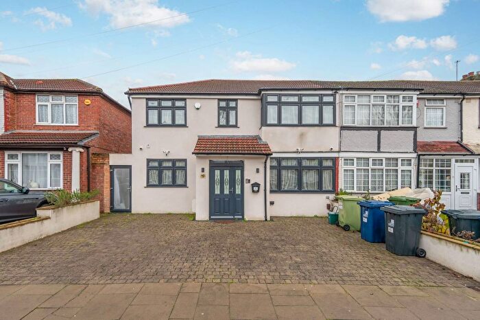 4 Bedroom End Terrace House For Sale In Lee Road, Perivale, Greenford, UB6