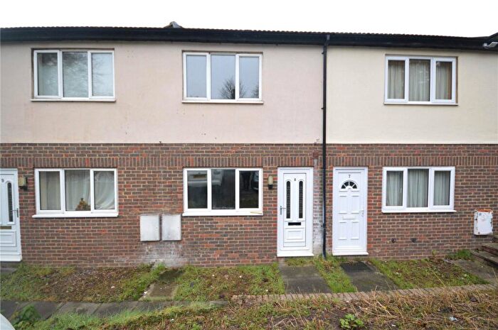 1 Bedroom Maisonette For Sale In Stockwood Crescent, Luton, Bedfordshire, LU1