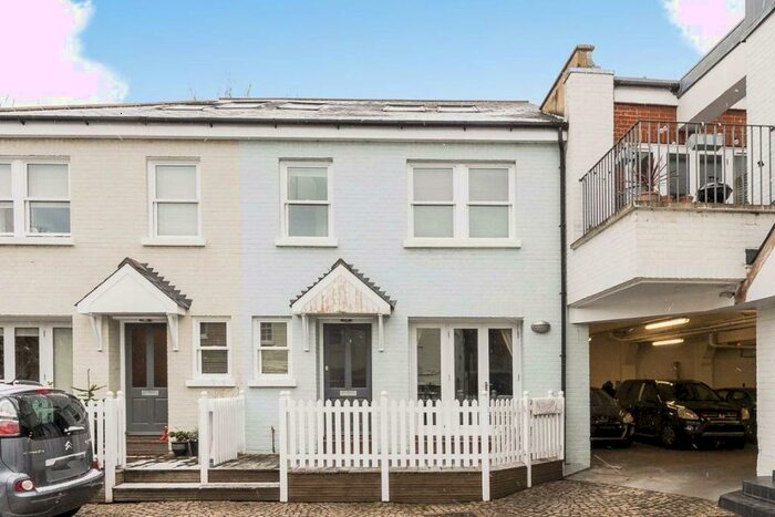 3 Bedroom House To Rent In Giggs Hill Road, Thames Ditton, KT7