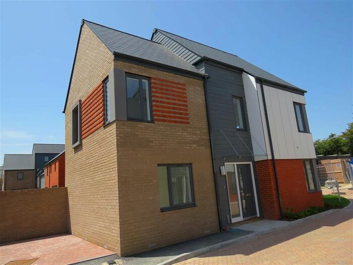 4 Bedroom Property To Rent In Rostrum Close, Ashford, TN23