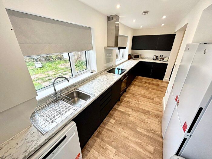 5 Bedroom Semi-Detached House To Rent In Deerbarn Road, Guildford, GU2