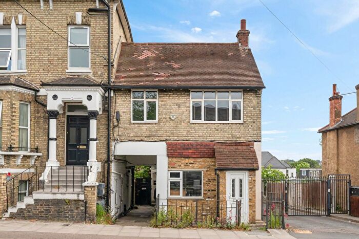 Studio To Rent In Oakleigh Road North, London, N20