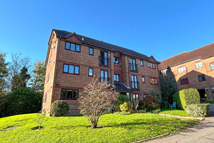 2 Bedroom Flat To Rent In Mayvern Court, Crowborough, TN6