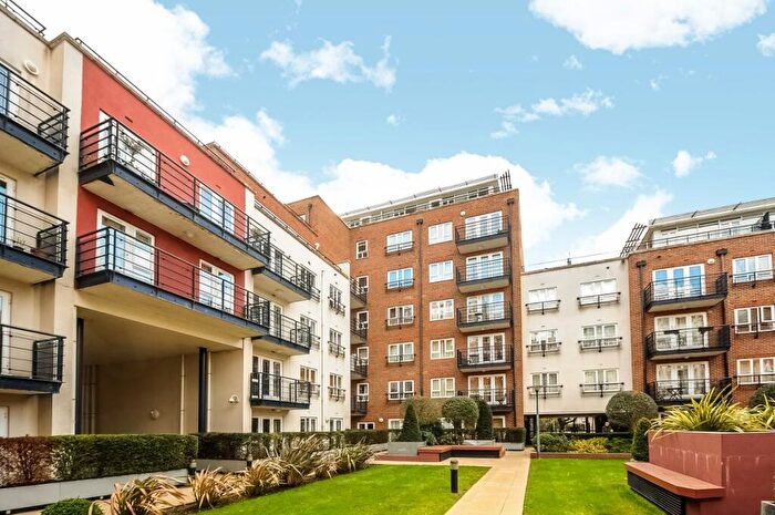 2 Bedroom Flat For Sale In Royal Quarter, Seven Kings Way, Kingston Upon Thames, KT2