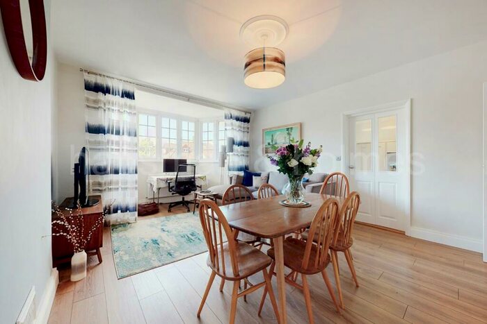 2 Bedroom Flat To Rent In Hoop Lane, Golders Green, NW11