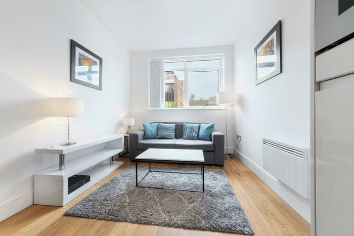 Apartment To Rent In Flowers Way, Luton, Bedfordshire, LU1