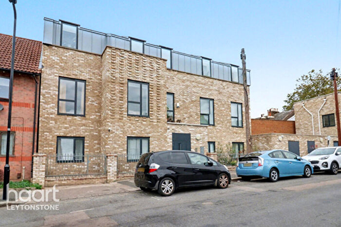 2 Bedroom Apartment For Sale In Smithys Mews, London, E10