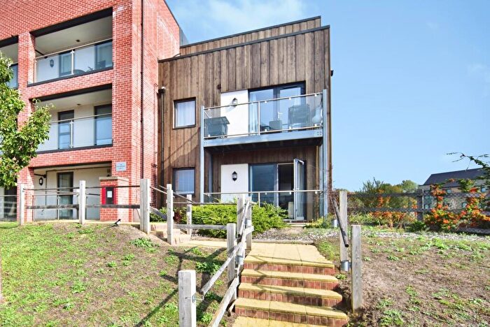 2 Bedroom Flat For Sale In Heath Wood Drive, Maidstone, Kent, ME14