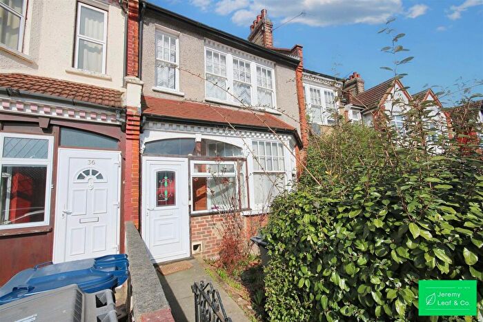 3 Bedroom House For Sale In Rosemont Avenue, London, N12