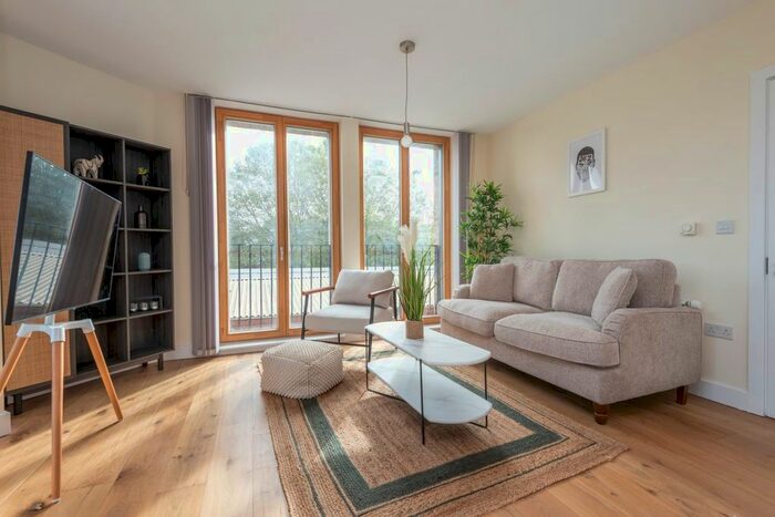 2 Bedroom Flat To Rent In Lockton Street, London, W10