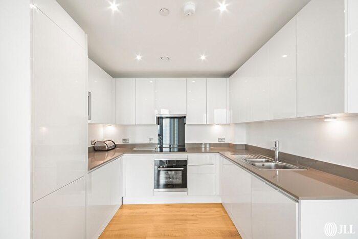 2 Bedroom Flat To Rent In High Street, London, E15