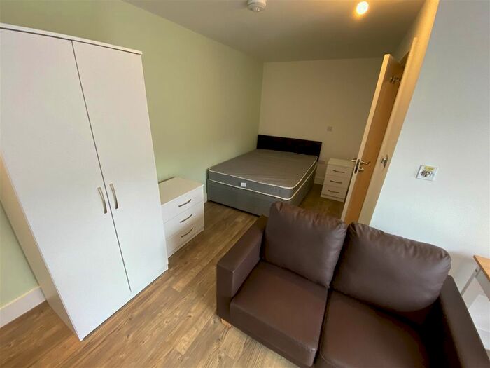 Studio To Rent In Furnished Studio Apartment At Cardinal Court, Scholes
