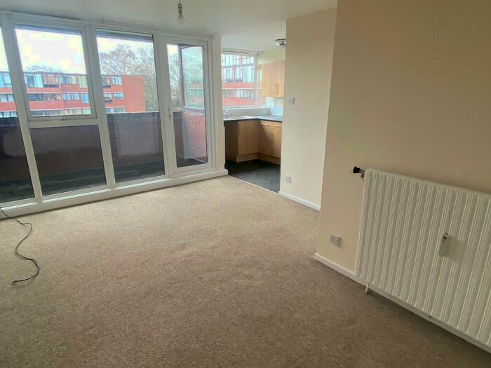 Studio To Rent In Browns Green, Birmingham, B20
