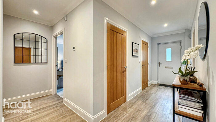 3 Bedroom Detached Bungalow For Sale In Bailey Gardens, Manningtree, CO11