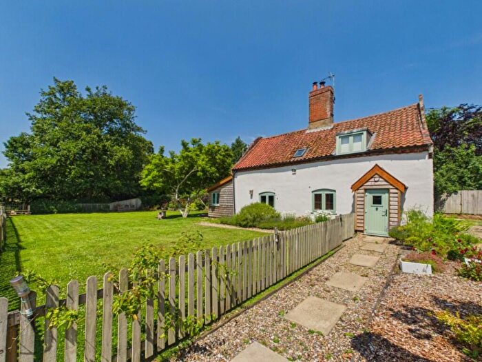 3 Bedroom Cottage For Sale In London Road, Brampton, Beccles, NR34