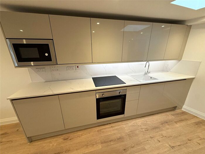 1 Bedroom Flat To Rent In Market Place, Reading, Berkshire, RG1